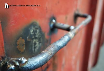 Straalservice Enschede B.V. - Container reparatie door middel van laswerk